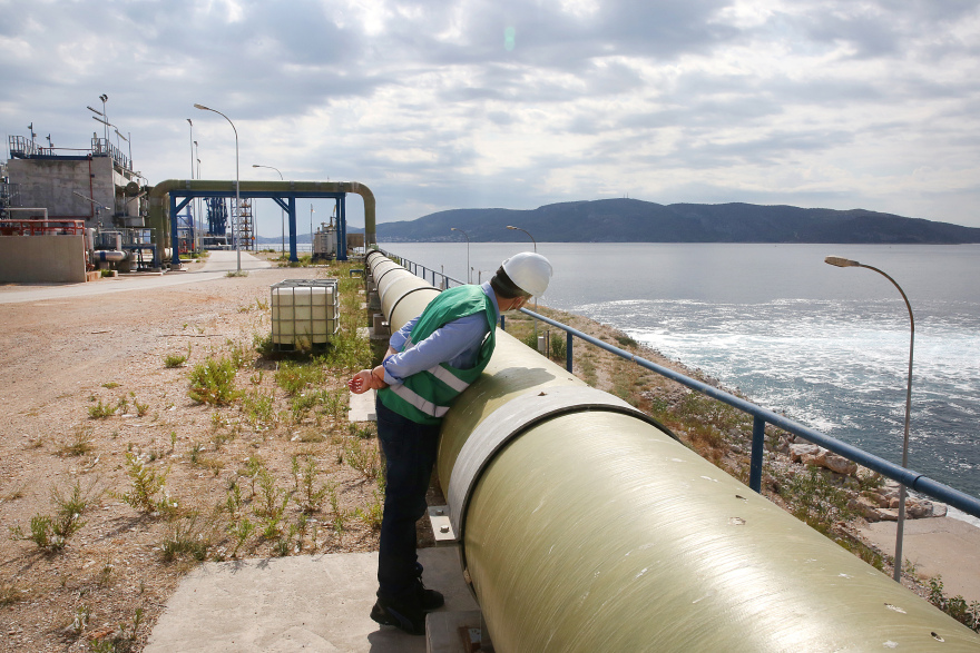 Ενεργειακή κρίση: Η Ρεβυθούσα, το μικρό νησί του Σαρωνικού που παίζει στρατηγικό ρόλο στην ενεργειακή ασφάλεια της χώρας