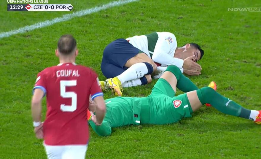  Τσεχία - Πορτογαλία: Τρομερή σύγκρουση στον αέρα του Βατσλίκ με τον Ρονάλντο 