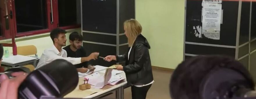 Εκλογές Ιταλία: Λίγο πριν κλείσουν οι κάλπες ψήφισε η Τζόρτζια Μελόνι - Βίντεο και φωτογραφίες