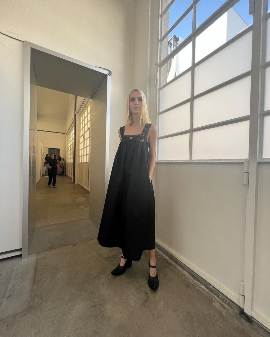 Βίντεο: Η Καίτη Γκραμμά είναι η πρώτη Ελληνίδα τρανς που περπάτησε για τον οίκο Prada