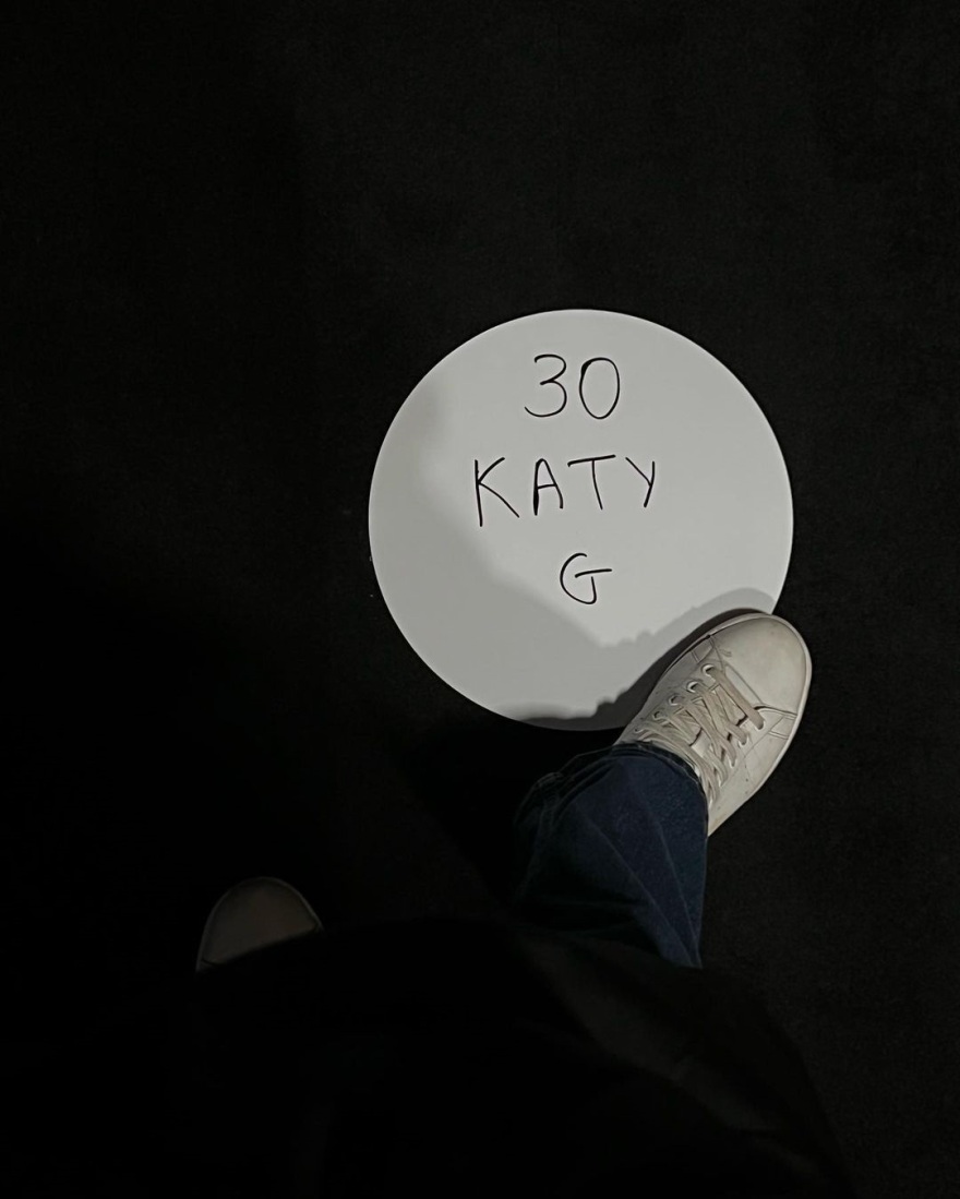 Βίντεο: Η Καίτη Γκραμμά είναι η πρώτη Ελληνίδα τρανς που περπάτησε για τον οίκο Prada