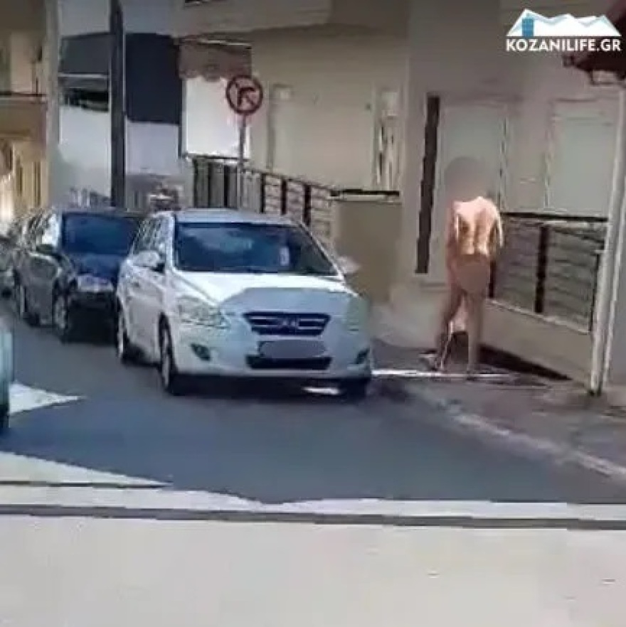 Ολόγυμνος φοιτητής έκανε βόλτες σε πάρκο της Κοζάνης!