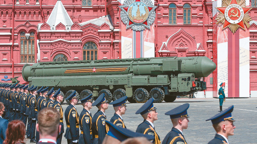 Salto mortale: Ο στριμωγμένος Πούτιν απειλεί τον πλανήτη με πυρηνικά