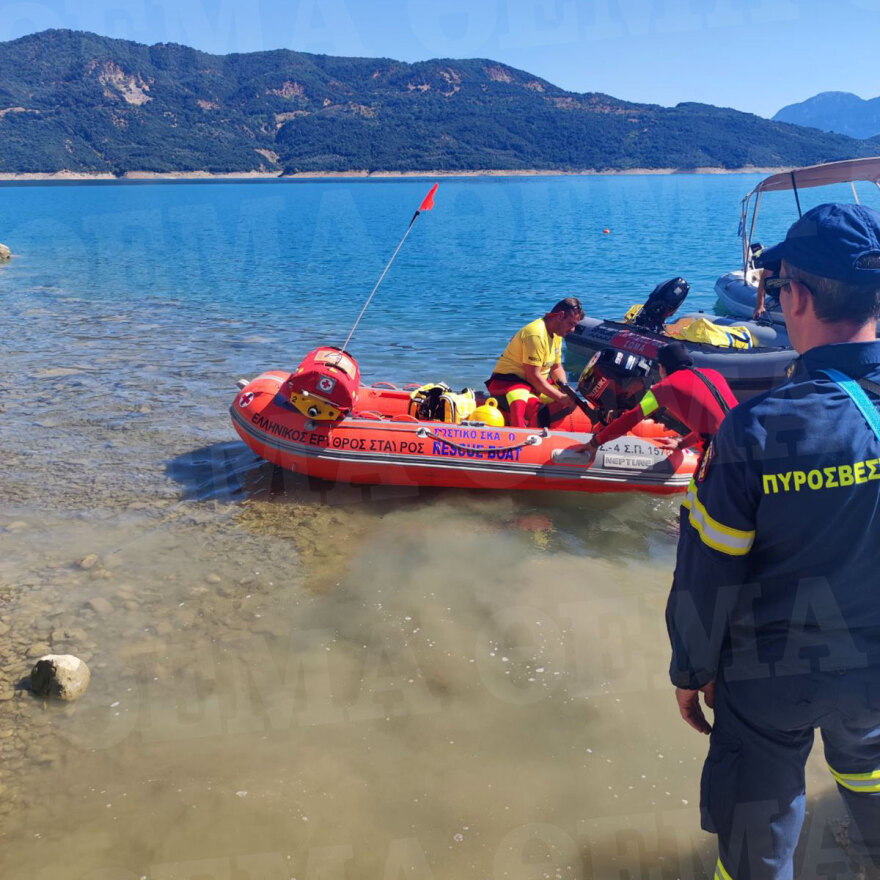 Ευρυτανία: Σε ανθρώπινο σώμα παραπέμπει το εύρημα από το βυθό της λίμνης - Δύτες ερευνούν για την 48χρονη