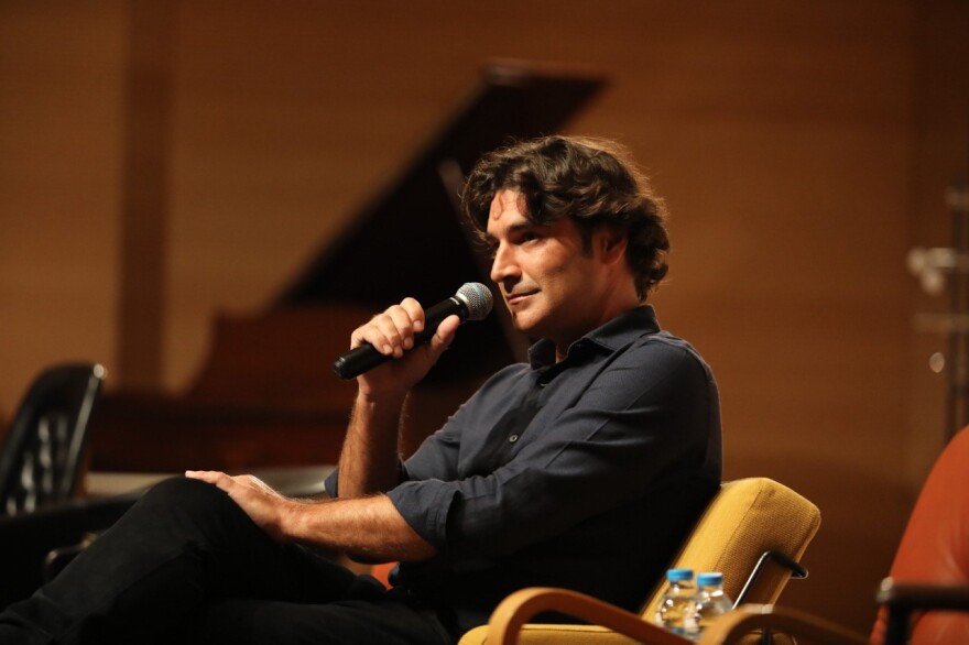 Maestro: Ο Χριστόφορος Παπακαλιάτης παρουσίασε τη νέα σειρά