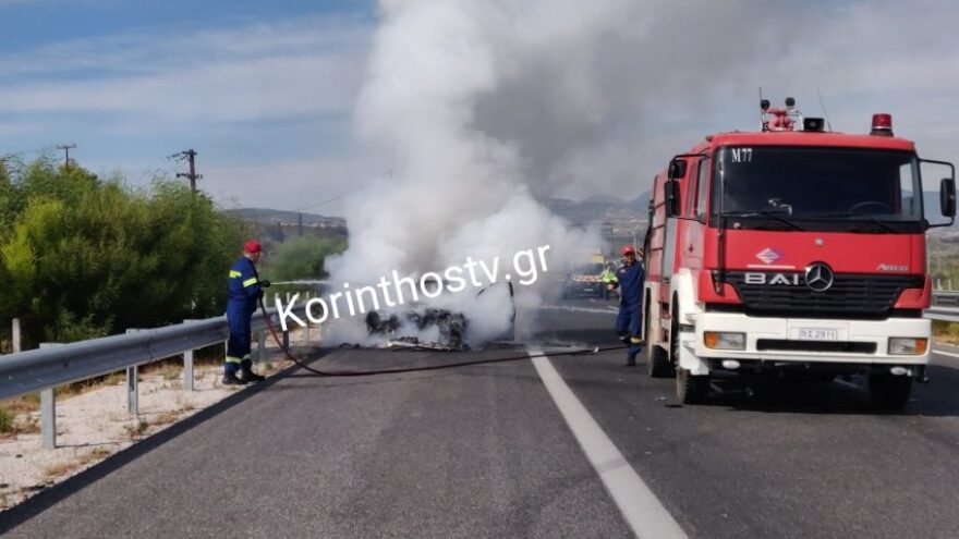 Τραγωδία με δύο νεκρούς στην Αθηνών - Κορίνθου σε τροχαίο με ένα φλεγόμενο ταξί και δύο ΙΧ