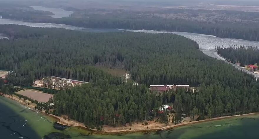 Ο Πούτιν «πήγε διακοπές στην κρυφή εξοχική του έπαυλη» αφού ανακοίνωσε την επιστράτευση