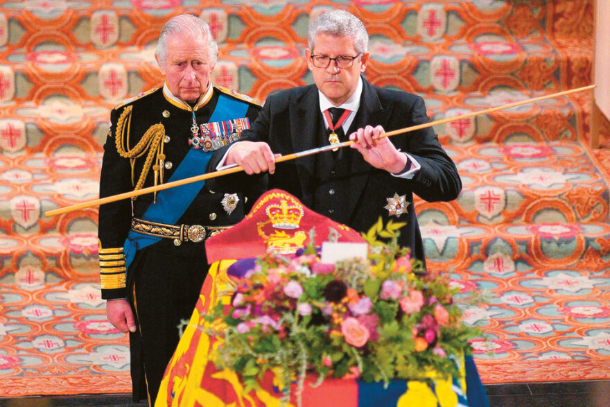 Η ζωή μετά την Ελισάβετ: Ο οίκος των Ουίνδσορ σε κρίση - Βασιλιάς σε «ομηρία» ο Κάρολος