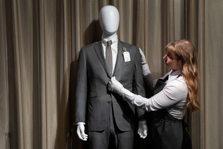 Τζέιμς Μποντ: Σε δημοπρασία αυτοκίνητα, ρολόγια και αντικείμενα από τις ταινίες