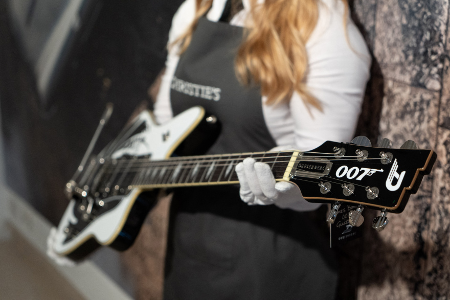 Τζέιμς Μποντ: Σε δημοπρασία αυτοκίνητα, ρολόγια και αντικείμενα από τις ταινίες