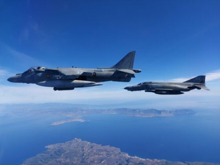 Εντυπωσιακές εικόνες από συνεκπαιδεύσεις της φρεγάτας «Αδρίας» και αεροσκαφών με την ισπανική Αμφίβια Δύναμη Κρούσης