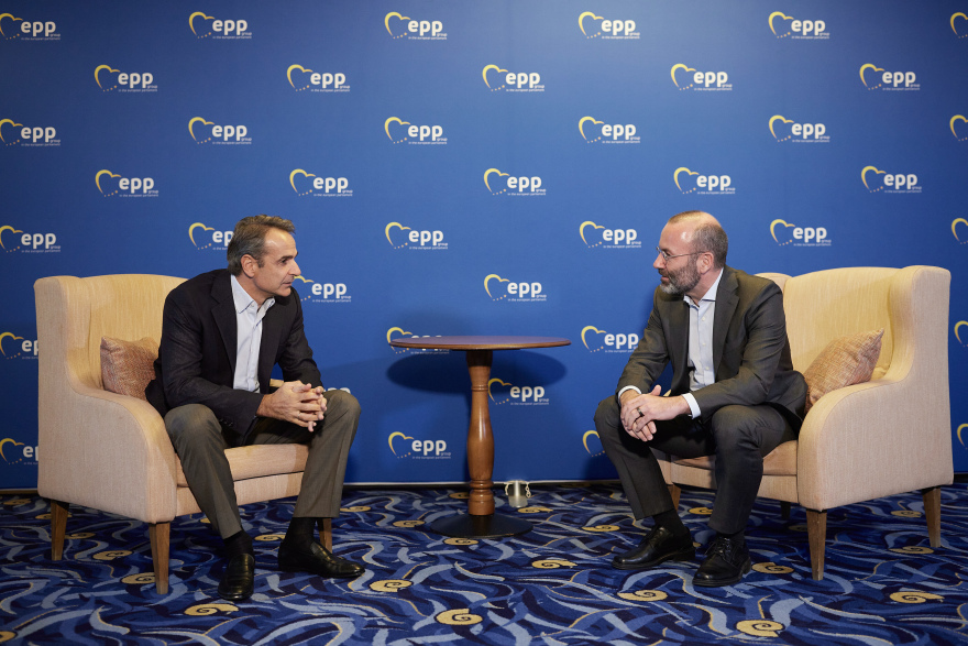 Βέμπερ για Μητσοτάκη: Ήταν από τους πρώτες ηγέτες του ΕΛΚ που ζήτησαν αποβολή του Όρμπαν