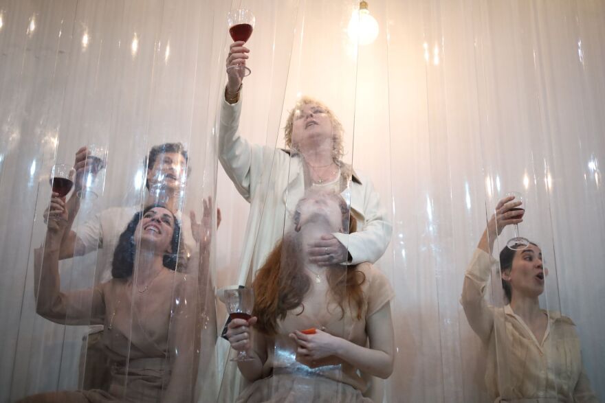 «Η Νύχτα της Κουκουβάγιας»: Μια παράσταση-αλληγορία για τη ζωή και τον θάνατο