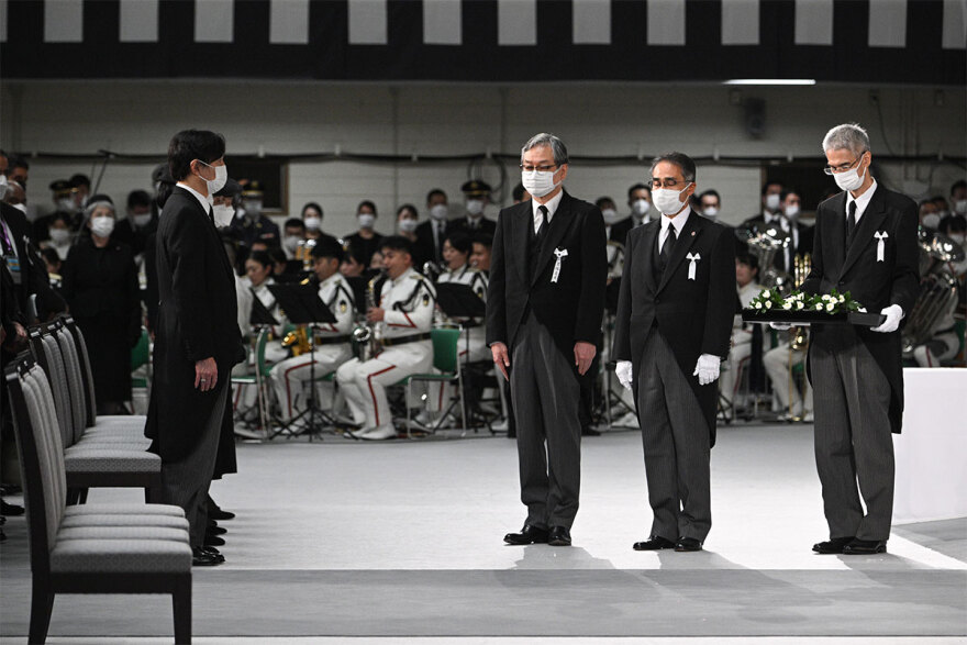 Σίνζο Άμπε: Δείτε live την εντυπωσιακή τελετή της κρατικής κηδείας του 
