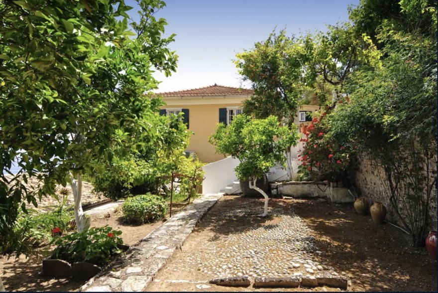 Sotheby's: Πωλητήριο για τον «Παράδεισο» του Παράβαλου στο Μαίναλο και το ιστορικό «Bella Vita»