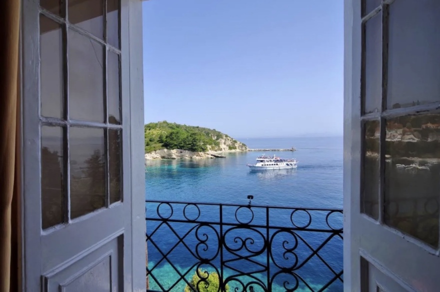 Sotheby's: Πωλητήριο για τον «Παράδεισο» του Παράβαλου στο Μαίναλο και το ιστορικό «Bella Vita»