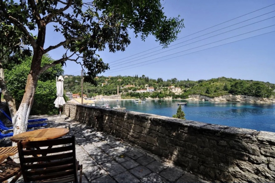 Sotheby's: Πωλητήριο για τον «Παράδεισο» του Παράβαλου στο Μαίναλο και το ιστορικό «Bella Vita»