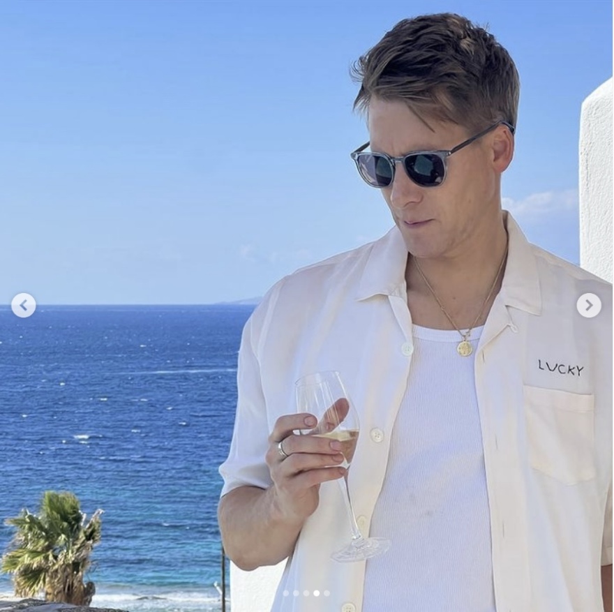 Ο σύζυγος του Ολυμπιονίκη Τομ Ντέιλι τσακώθηκε σε gay bar του Λονδίνου και αναρρώνει στα ελληνικά νησιά