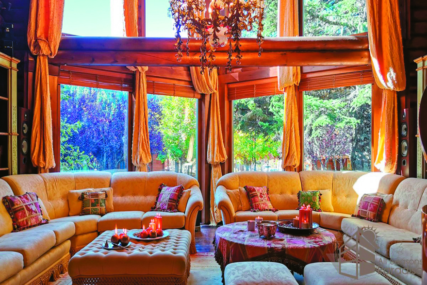 Sotheby's: Πωλητήριο για τον «Παράδεισο» του Παράβαλου στο Μαίναλο και το ιστορικό «Bella Vita»