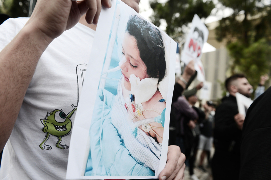 Μαχσά Αμινί: Χημικά έπεσαν στη συγκέντρωση στην πρεσβεία του Ιράν - Δύο συλλήψεις