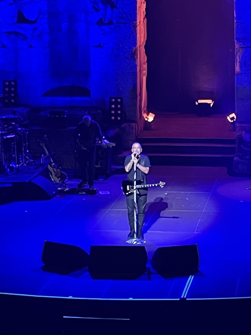 Έρος Ραμαζότι: Η αποθέωση, οι selfies και το απρόσμενο ντουέτο