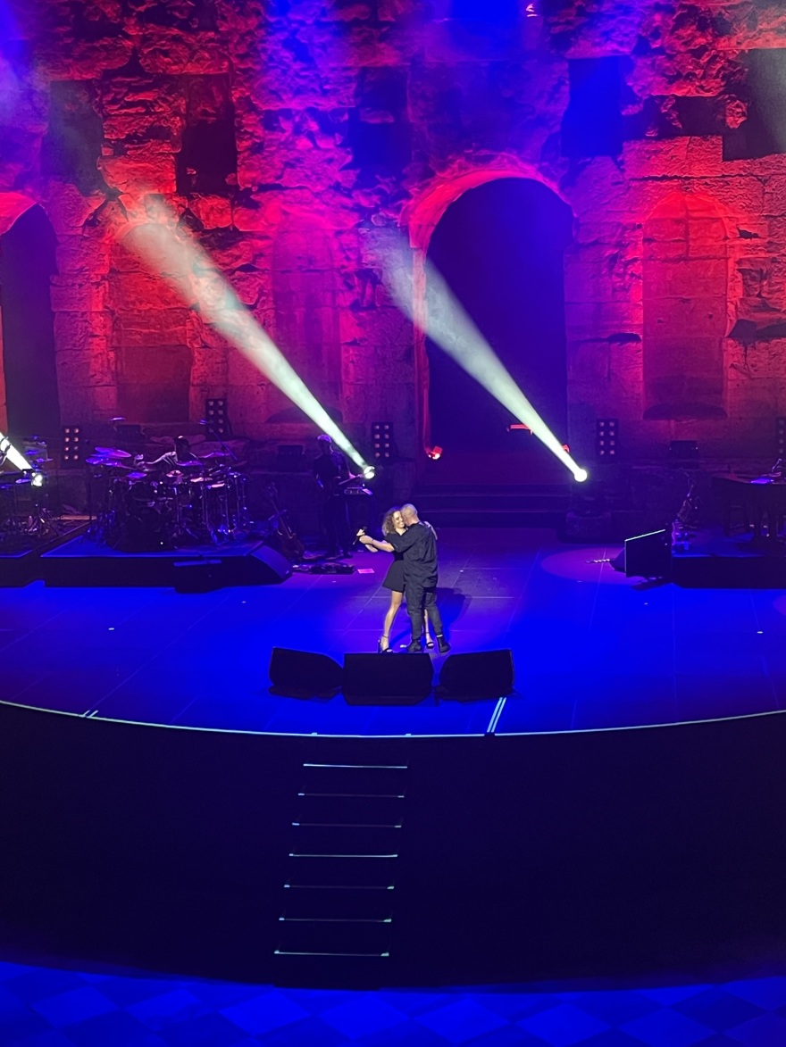 Έρος Ραμαζότι: Η αποθέωση, οι selfies και το απρόσμενο ντουέτο