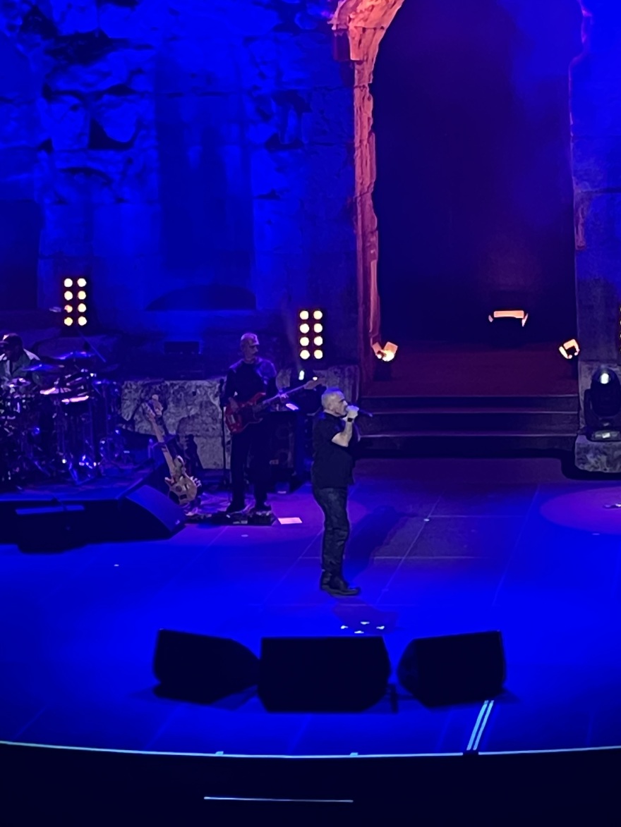 Έρος Ραμαζότι: Η αποθέωση, οι selfies και το απρόσμενο ντουέτο