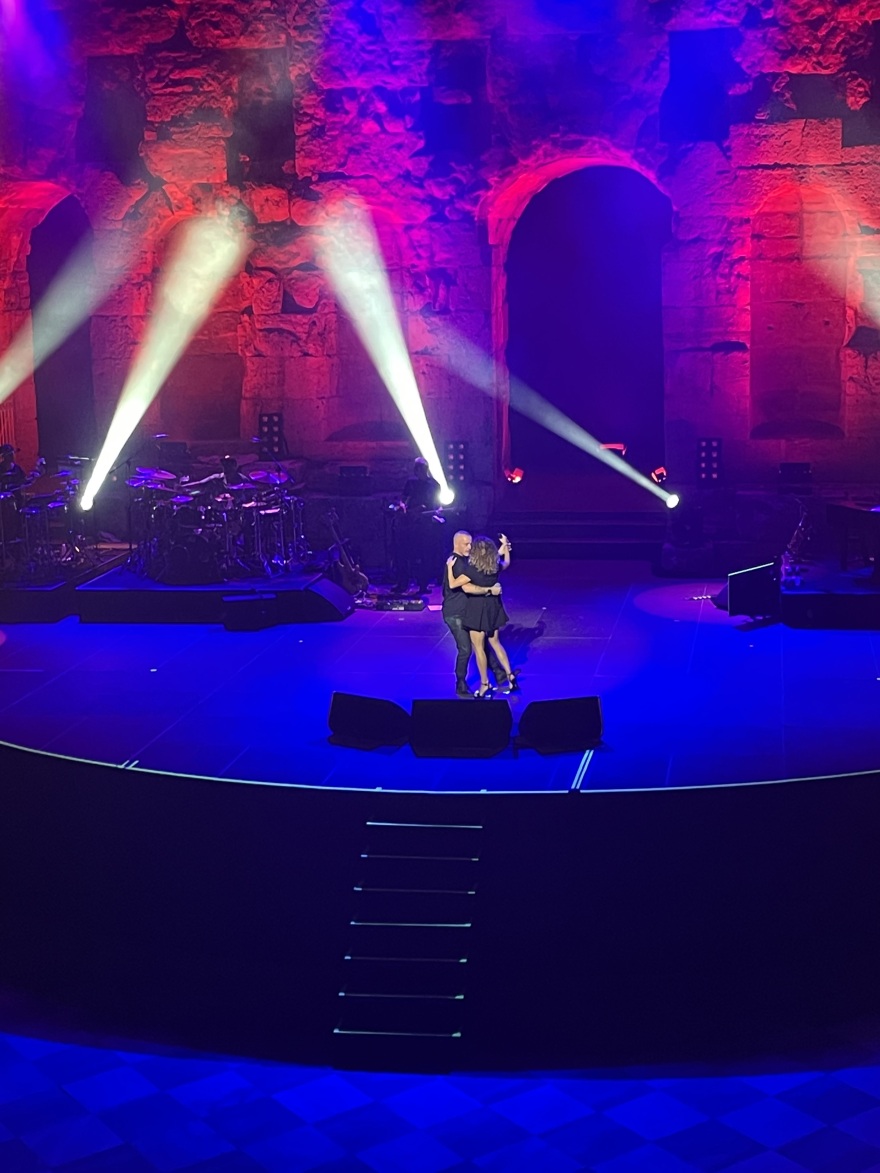 Έρος Ραμαζότι: Η αποθέωση, οι selfies και το απρόσμενο ντουέτο