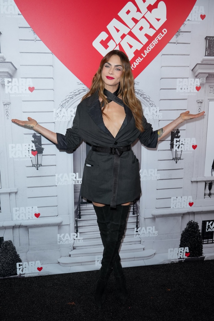 Κάρα Ντελεβίν: Λαμπερή και... «υγιής» στην Εβδομάδα Μόδας στο Παρίσι