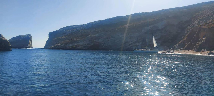 Φολέγανδρος: Πάνω από 35 μετανάστες αποβιβάστηκαν στην παραλία Κάτεργο