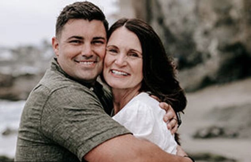 Γιούτα: Η Νάνσι Χολ είναι 56 ετών και έγκυος στο μωρό του γιου της - Η απίστευτη ιστορία της