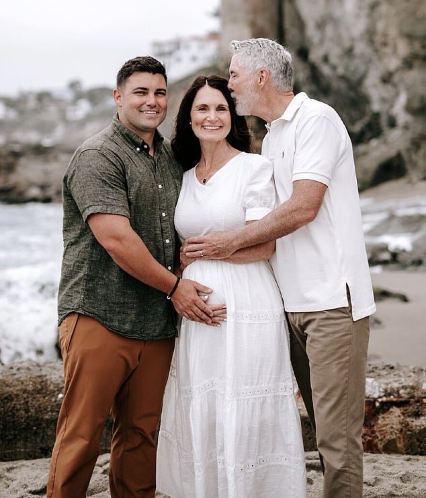 Γιούτα: Η Νάνσι Χολ είναι 56 ετών και έγκυος στο μωρό του γιου της - Η απίστευτη ιστορία της