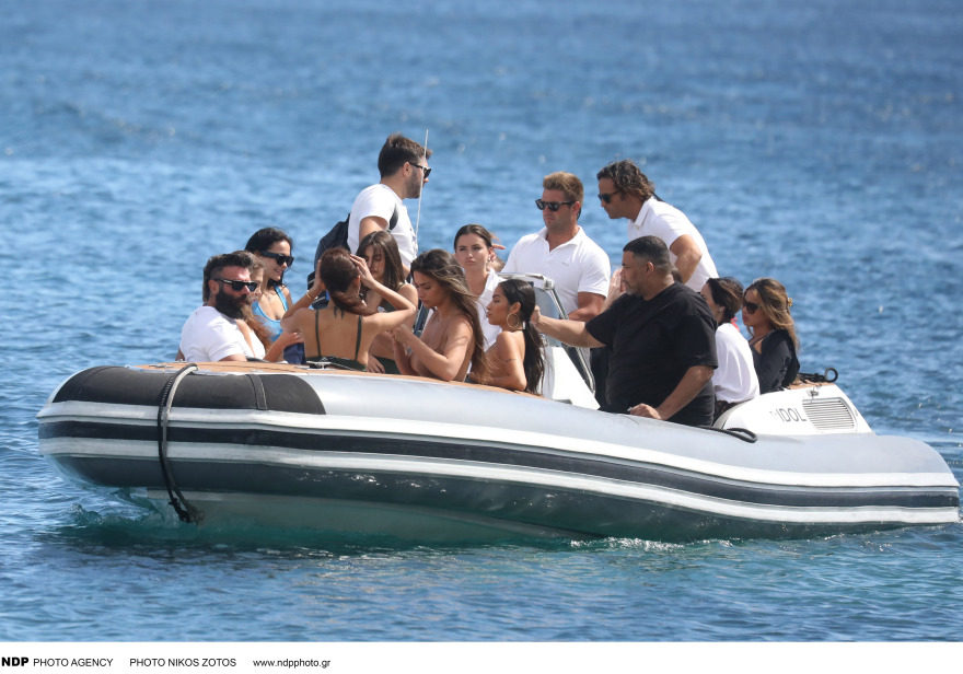 Νταν Μπιλζέριαν: Συνεχίζει τις διακοπές του στη Μύκονο - Φωτογραφίες 