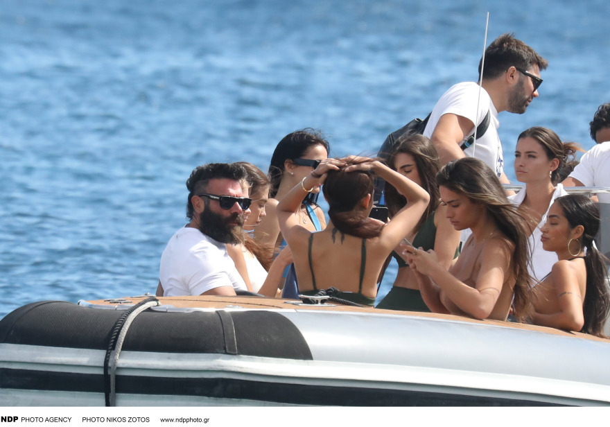 Νταν Μπιλζέριαν: Συνεχίζει τις διακοπές του στη Μύκονο - Φωτογραφίες 