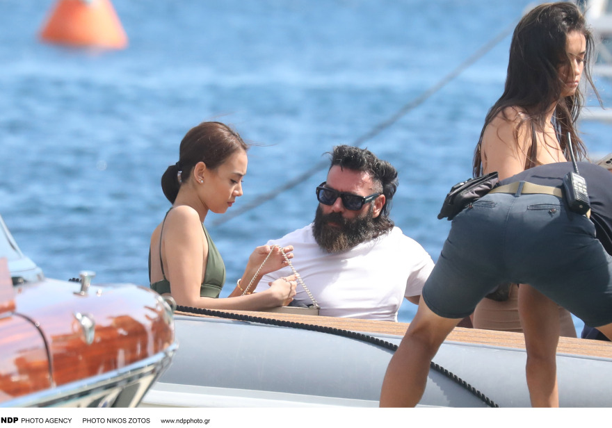 Νταν Μπιλζέριαν: Συνεχίζει τις διακοπές του στη Μύκονο - Φωτογραφίες 