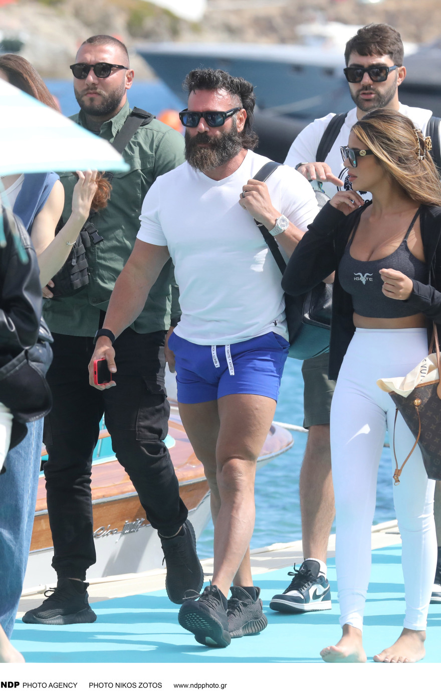 Νταν Μπιλζέριαν: Συνεχίζει τις διακοπές του στη Μύκονο - Φωτογραφίες 