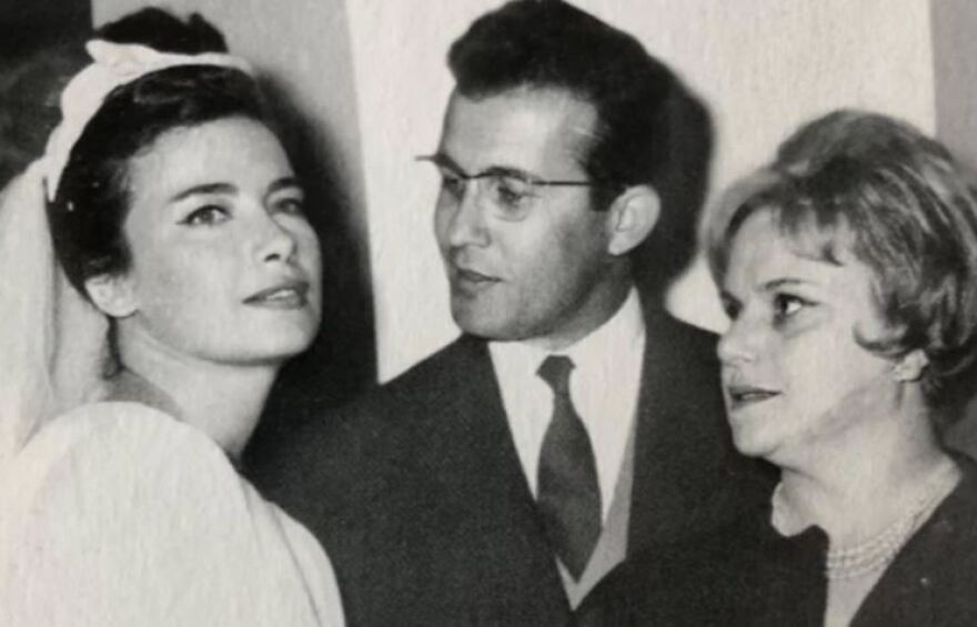 Ζάχος Χατζηφωτίου: Σπάνιες φωτογραφίες από τη δεξίωση του γάμου με την Τζένη Καρέζη