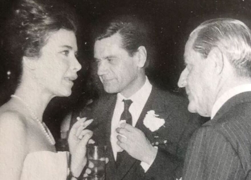 Ζάχος Χατζηφωτίου: Σπάνιες φωτογραφίες από τη δεξίωση του γάμου με την Τζένη Καρέζη