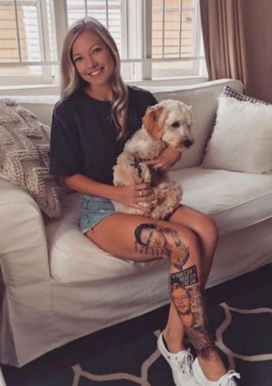 Διχάζει η 28χρονη που έκανε τατουάζ διάσημους κατά συρροή δολοφόνους 