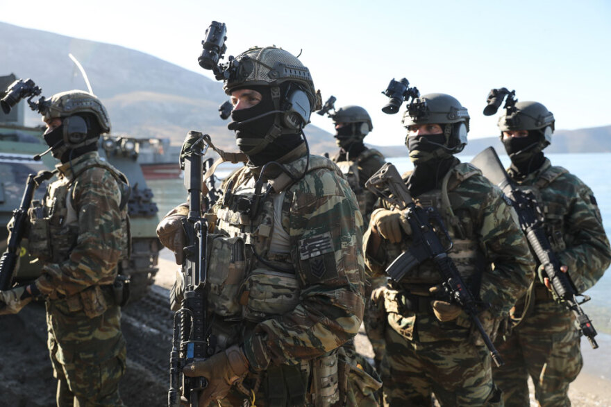 Άσκηση Αργώ 22: «Απόβαση» Ελλήνων και Γάλλων κομάντο στη Σκύρο - Εντυπωσιακές εικόνες 