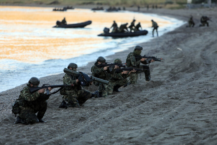 Άσκηση Αργώ 22: «Απόβαση» Ελλήνων και Γάλλων κομάντο στη Σκύρο - Εντυπωσιακές εικόνες 