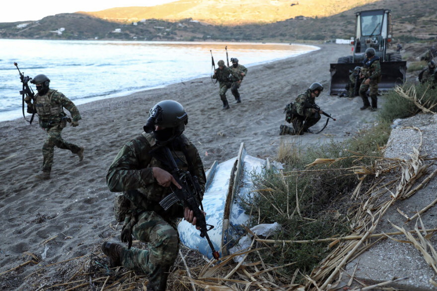 Άσκηση Αργώ 22: «Απόβαση» Ελλήνων και Γάλλων κομάντο στη Σκύρο - Εντυπωσιακές εικόνες 