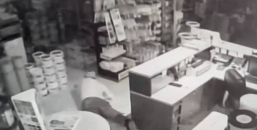 Βόλος: On camera διέρρηξαν το μαγαζί παράγοντα