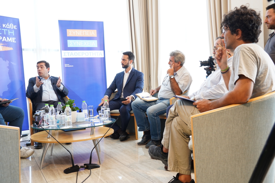 Χίος - Μηταράκης: «Η Τουρκία εργαλειοποιεί το μεταναστευτικό, εκείνη θα πρέπει να φυλάει τα σύνορά της»