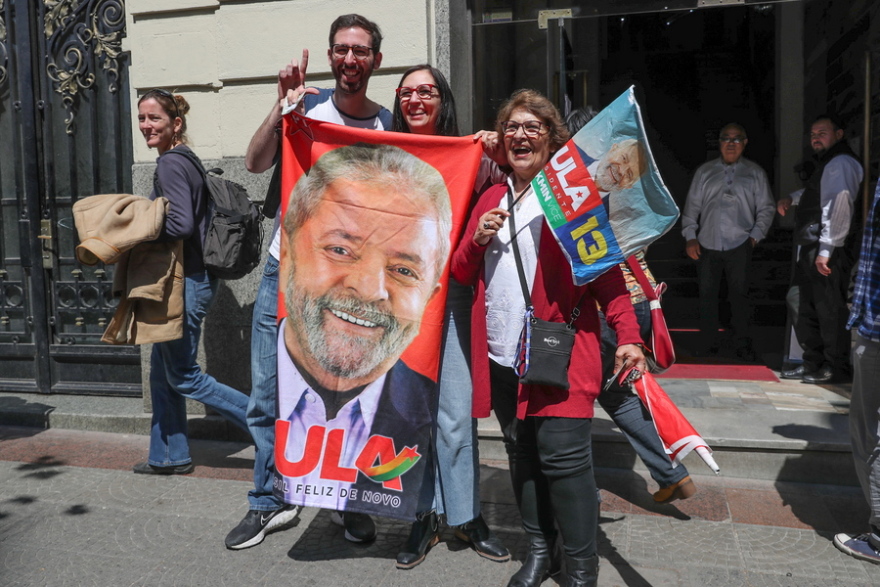 Εκλογές στη Βραζιλία: Πρωτιά για τον Λούλα, ο νικητής θα κριθεί στον 2ο γύρο 