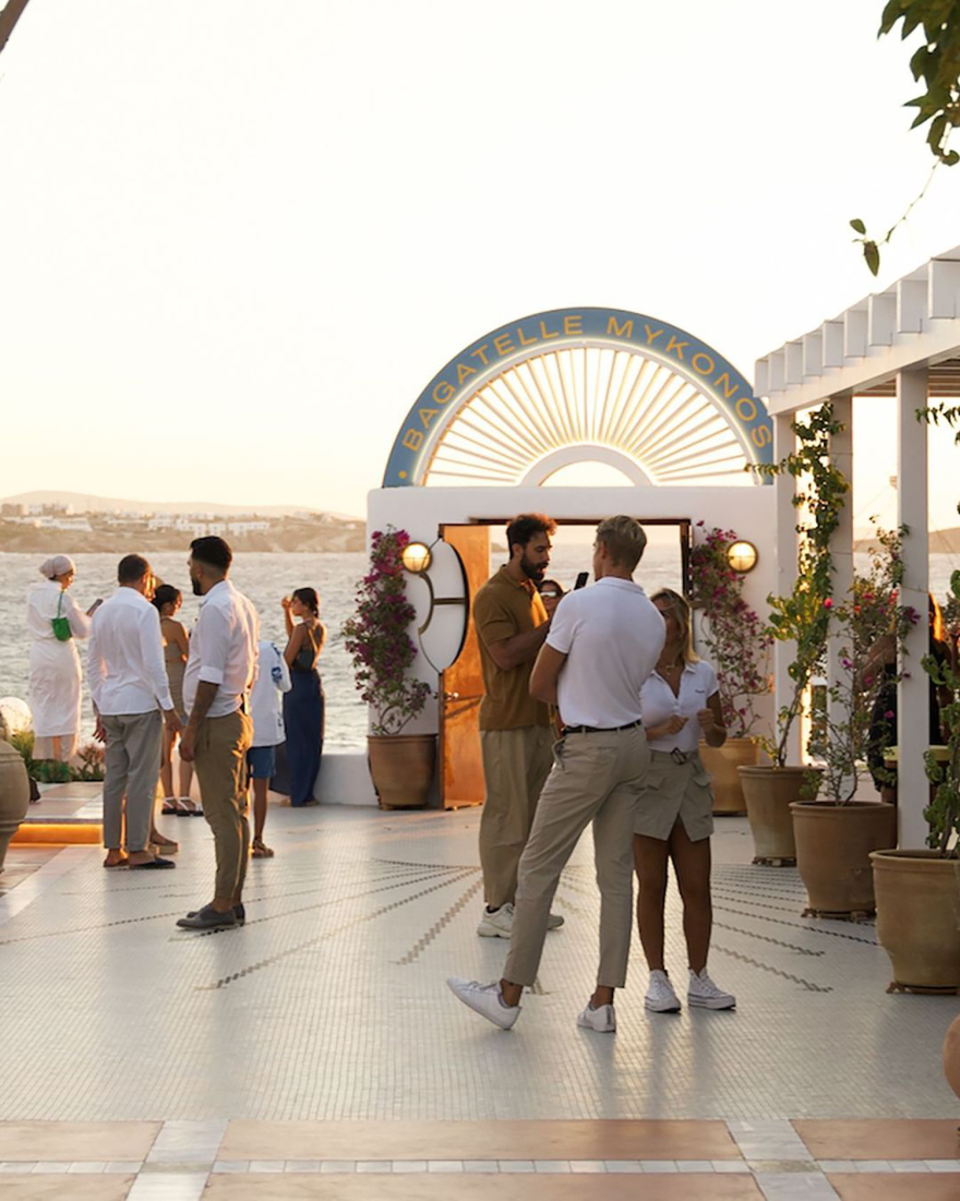 Μύκονος: «Poseidon Hotel» εναντίον «Bagatelle» - Η άγρια επιχειρηματική κόντρα και ο μυστηριώδης ξυλοδαρμός