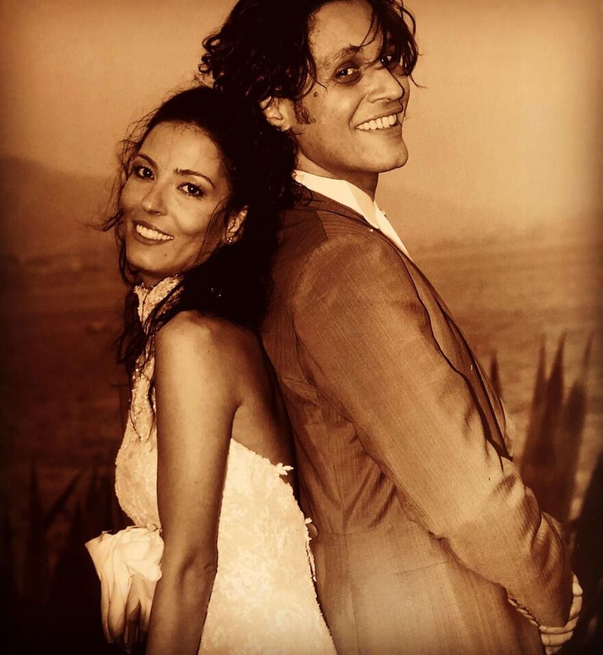 Αιμίλιος Χειλάκης – Αθηνά Μαξίμου: Σπάνιες φωτογραφίες από τον γάμο τους με αφορμή τη 16η επέτειό τους