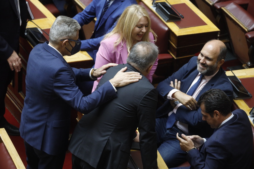Βουλή: Αυλαία για τη νέα περίοδο  - Ο αγιασμός και οι απουσίες
