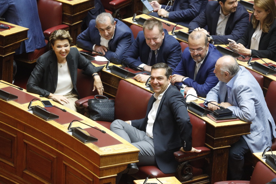 Βουλή: Αυλαία για τη νέα περίοδο  - Ο αγιασμός και οι απουσίες