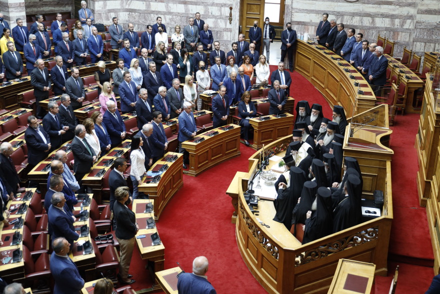 Βουλή: Αυλαία για τη νέα περίοδο  - Ο αγιασμός και οι απουσίες